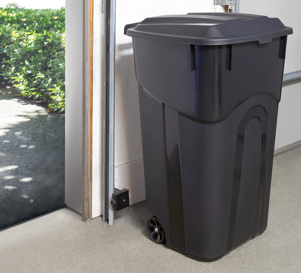 32 Gallon Black Wheeled Outdoor Garbage Can with Snap Lock Lid, 2 Pack C74142